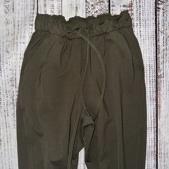 Lululemon Stretch High-Rise Jogger Full Length Dark Green Size 2 Women’s - Picture 2 of 6